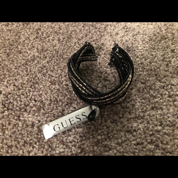 NWT guess bracelet - Picture 3 of 4